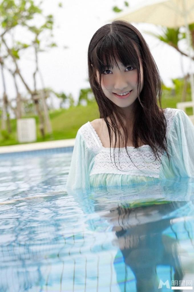 AKB48柏木由紀泳池性感照片圖片4