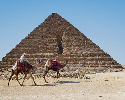 大陸《金字塔樓》只差沒有人面獅身像！圖片1